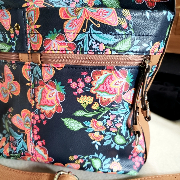 Rosetti floral crossbody travel bag - Picture 6 of 8